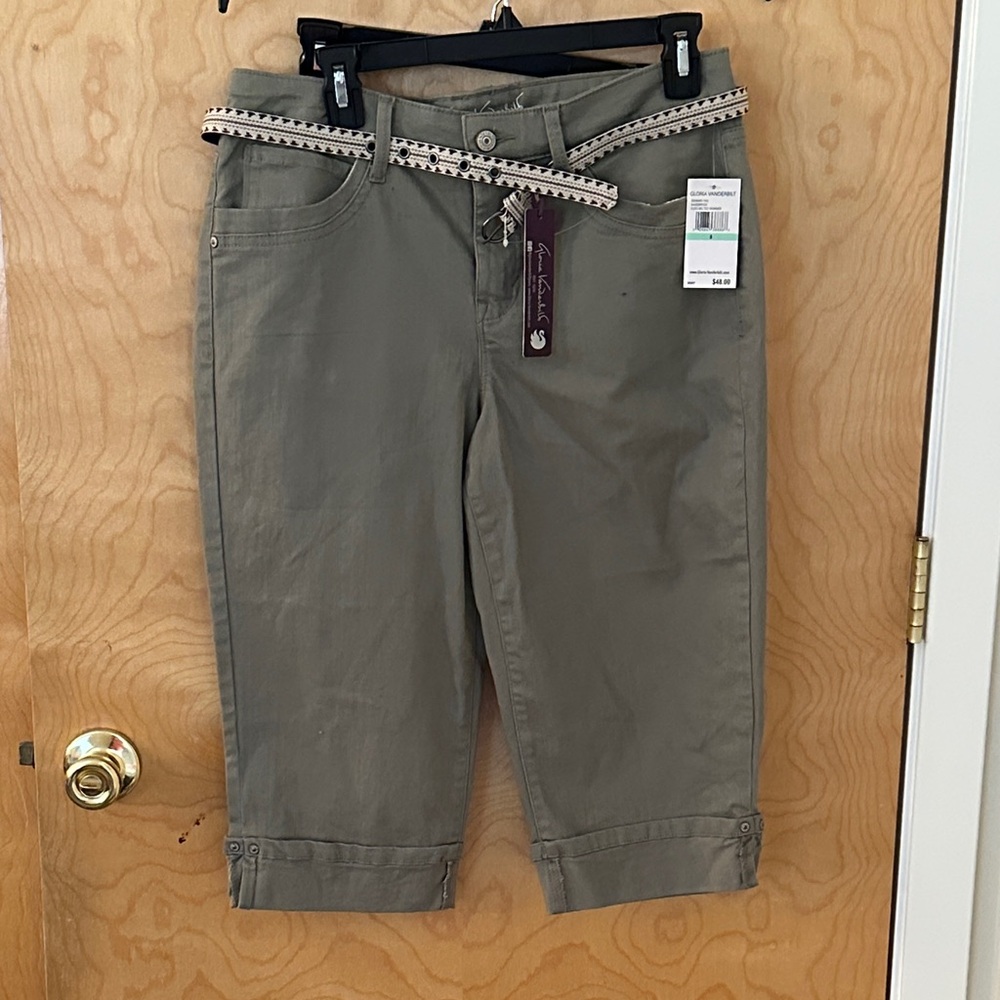 Gloria Vanderbilt Olive Capri Pants with Belt